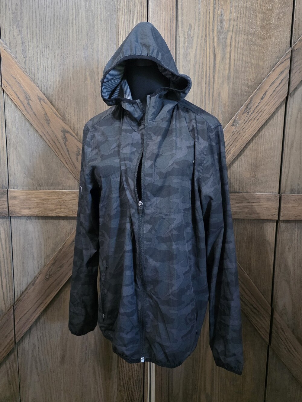 Vuori Camo Hooded Windbreaker